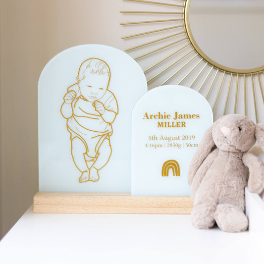 Double Arch: Custom Baby Illustration and Birth Statistics